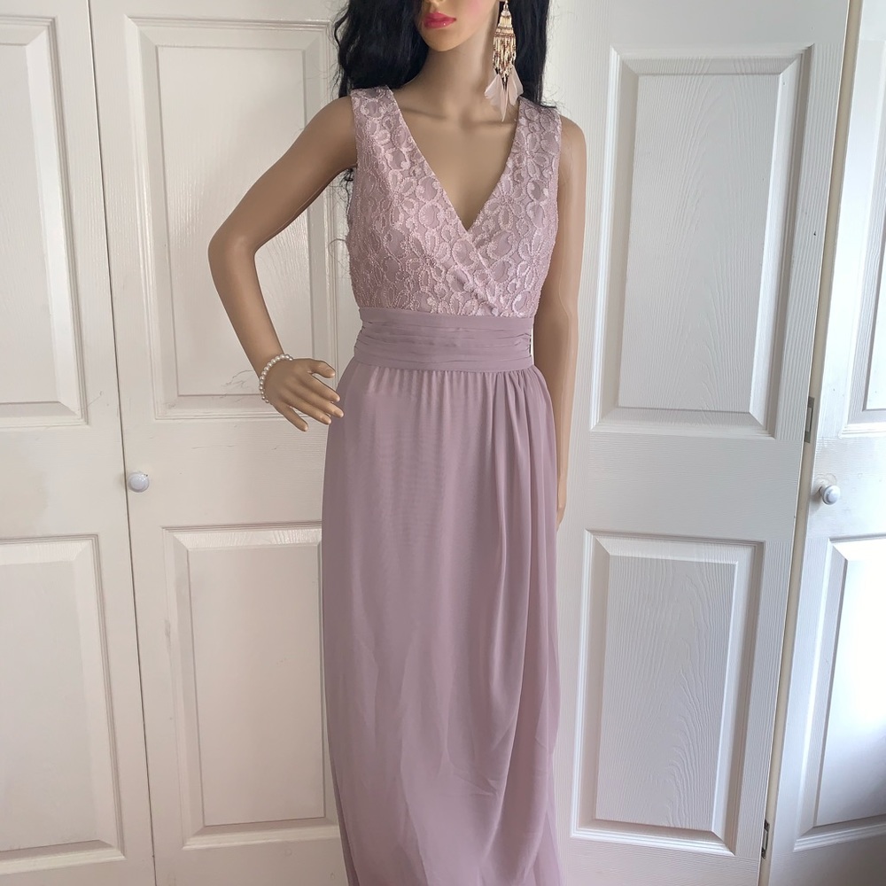Beautiful Evening Gown - Picture 5 of 16